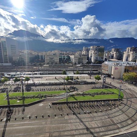 Campanile Grenoble Centre Gare Hotel Exterior foto