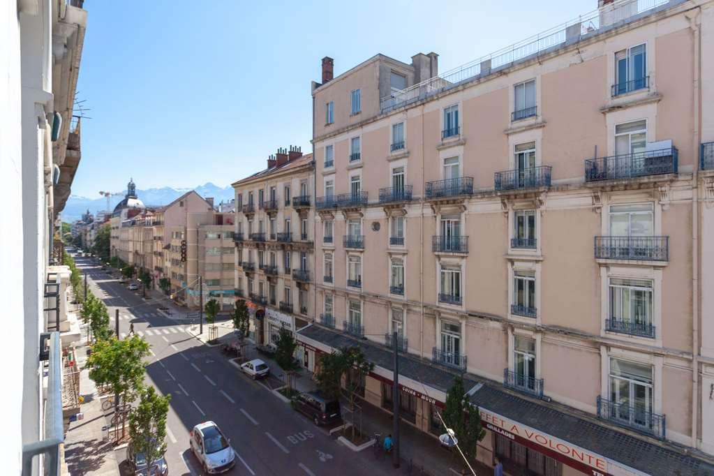 Campanile Grenoble Centre Gare Hotel Exterior foto