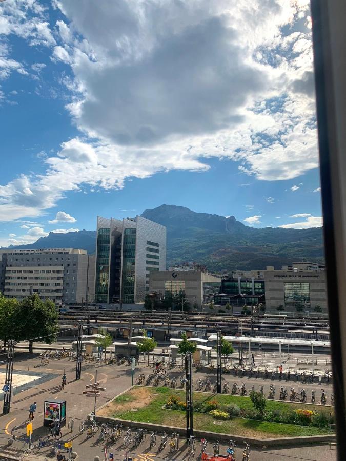 Campanile Grenoble Centre Gare Hotel Exterior foto