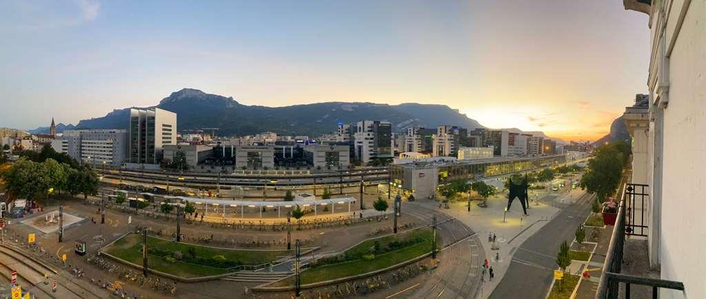 Campanile Grenoble Centre Gare Hotel Exterior foto