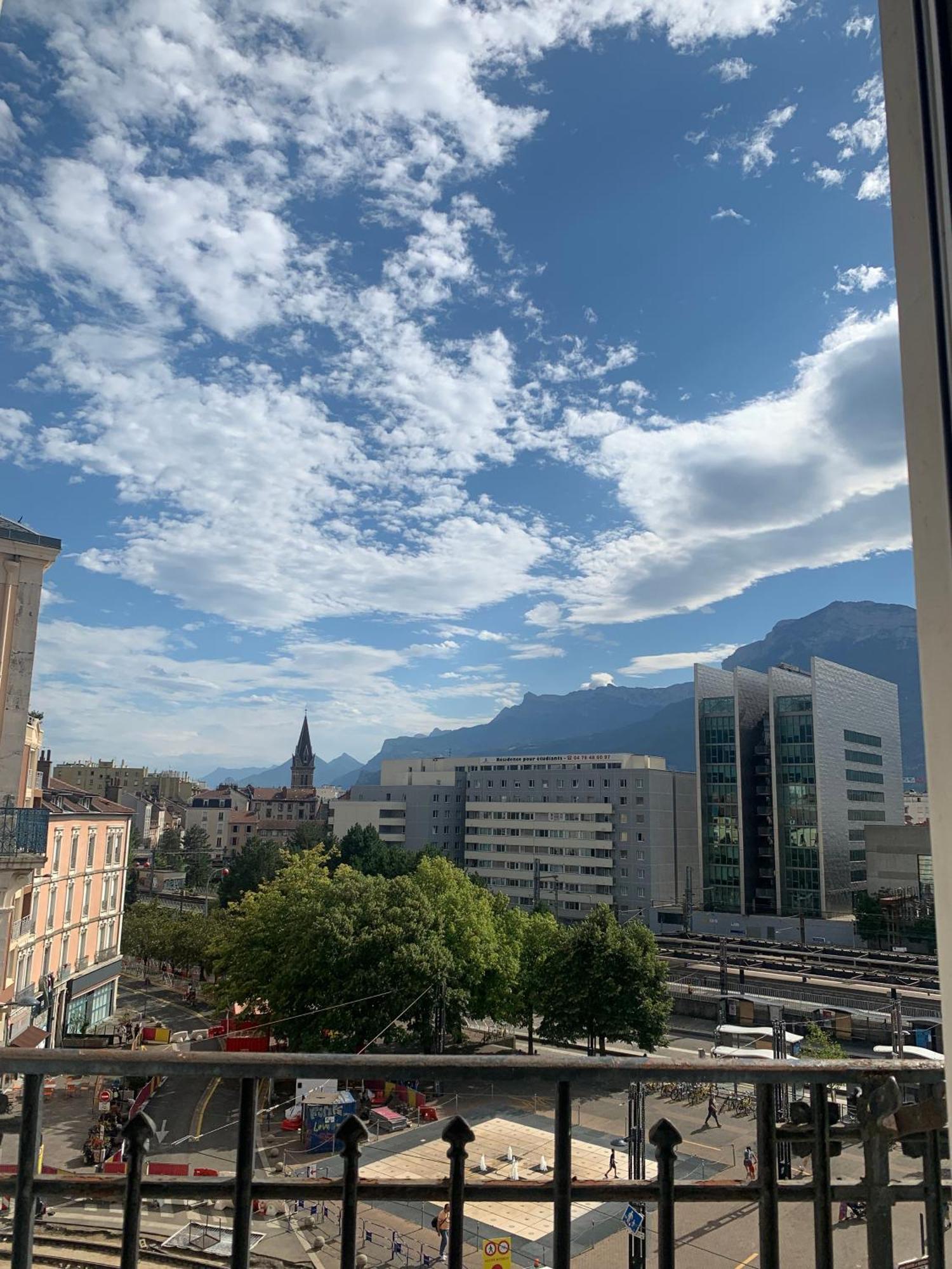 Campanile Grenoble Centre Gare Hotel Exterior foto