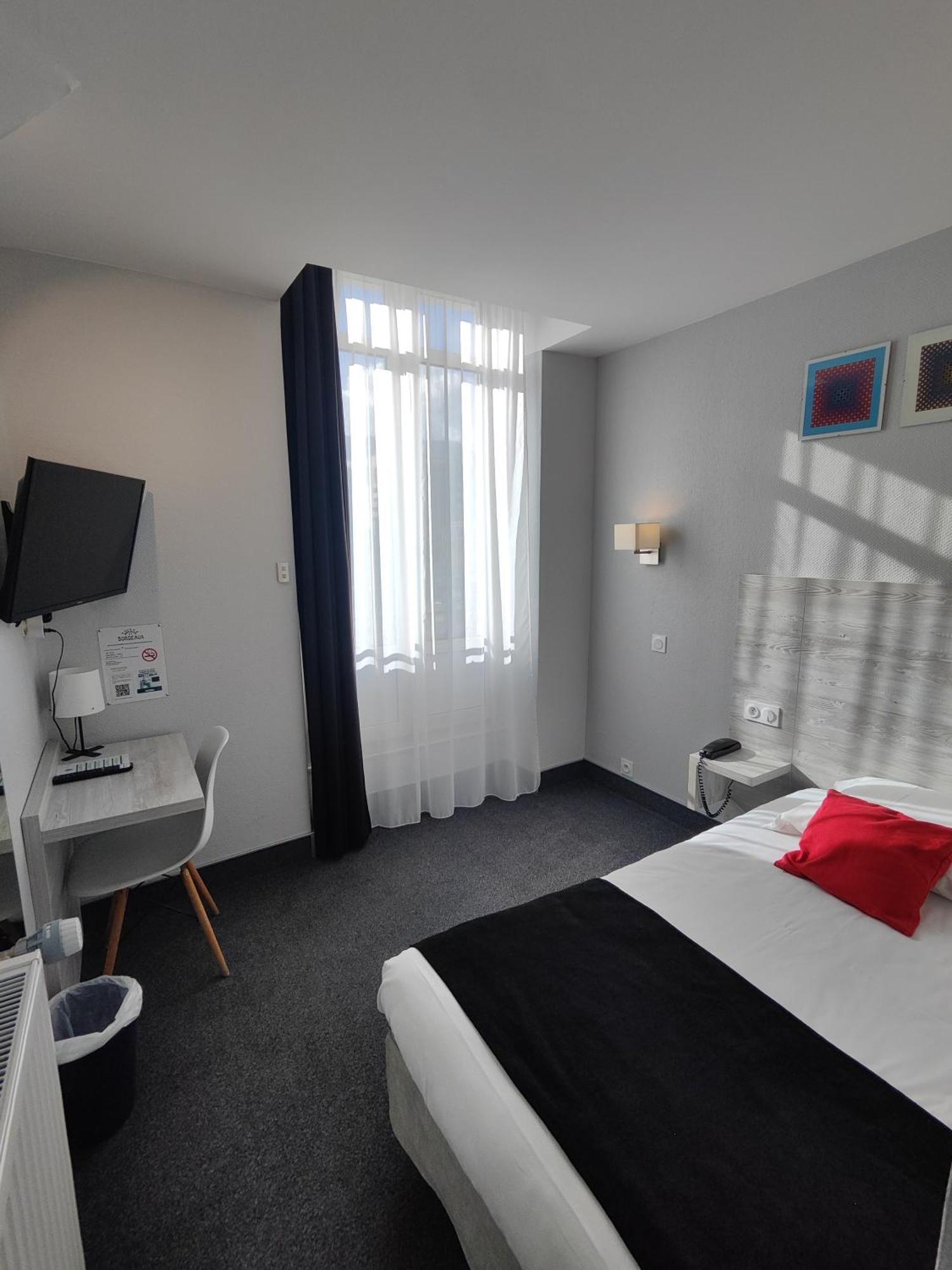 Campanile Grenoble Centre Gare Hotel Exterior foto