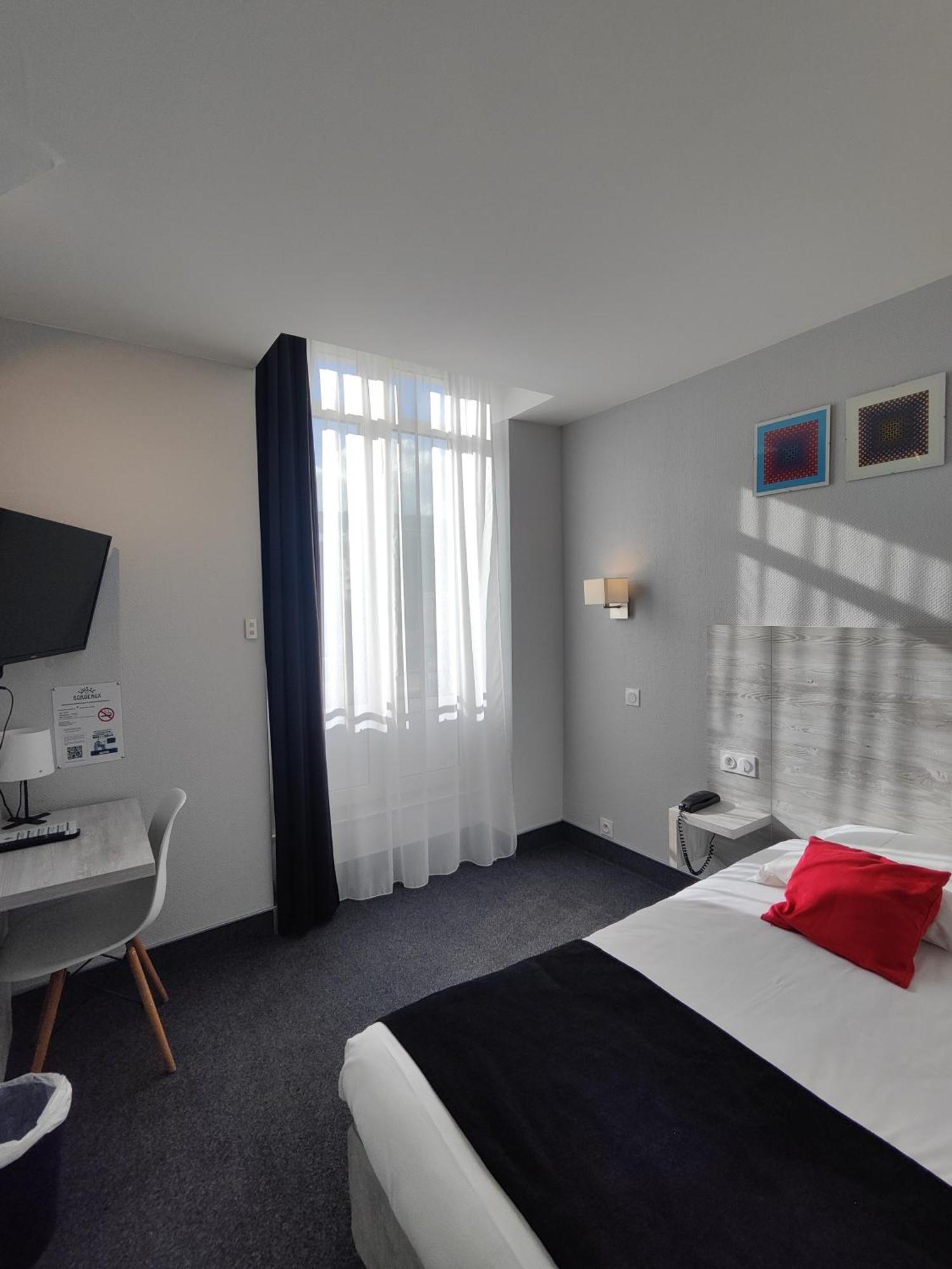 Campanile Grenoble Centre Gare Hotel Exterior foto
