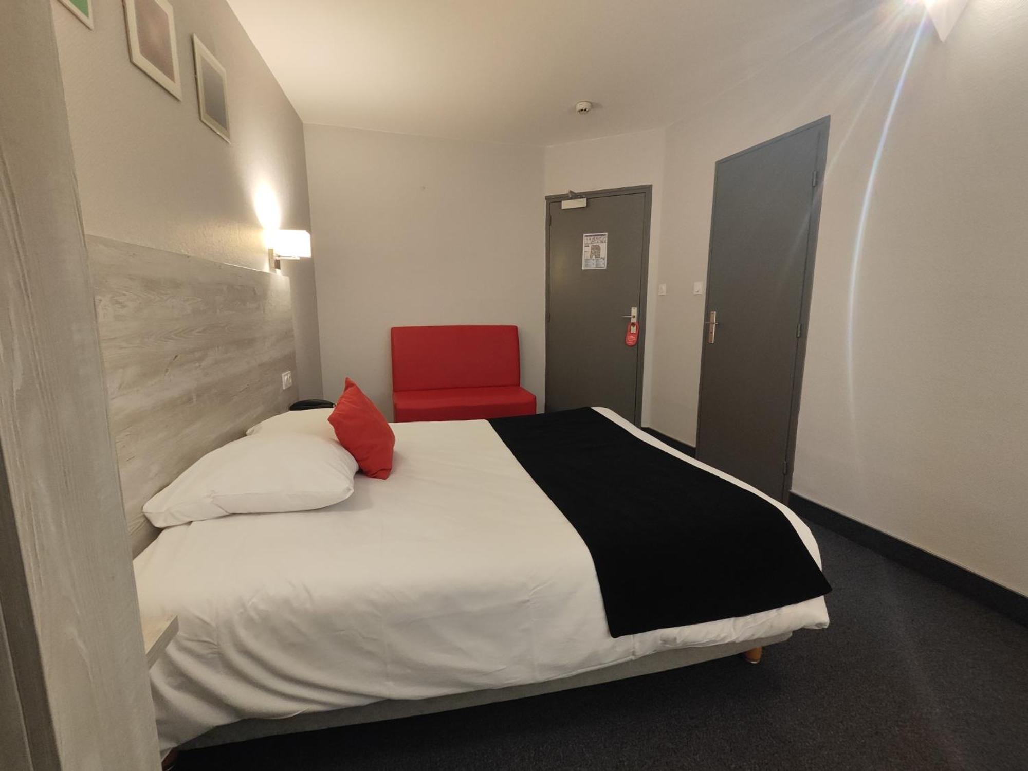 Campanile Grenoble Centre Gare Hotel Exterior foto