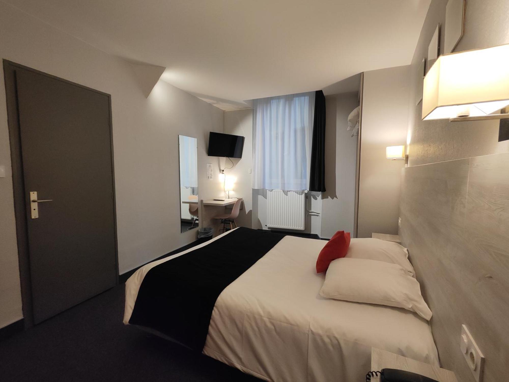 Campanile Grenoble Centre Gare Hotel Exterior foto