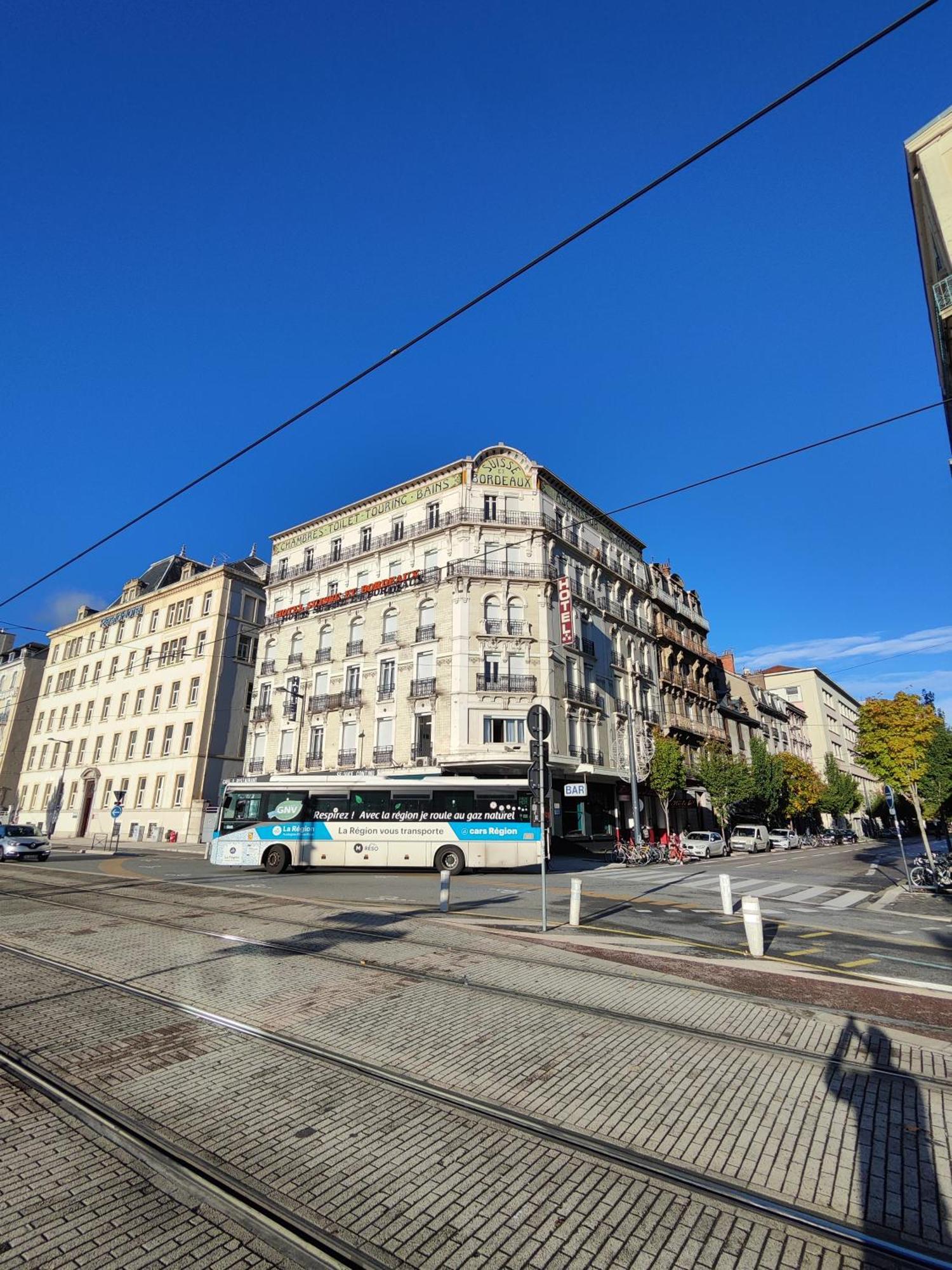 Campanile Grenoble Centre Gare Hotel Exterior foto