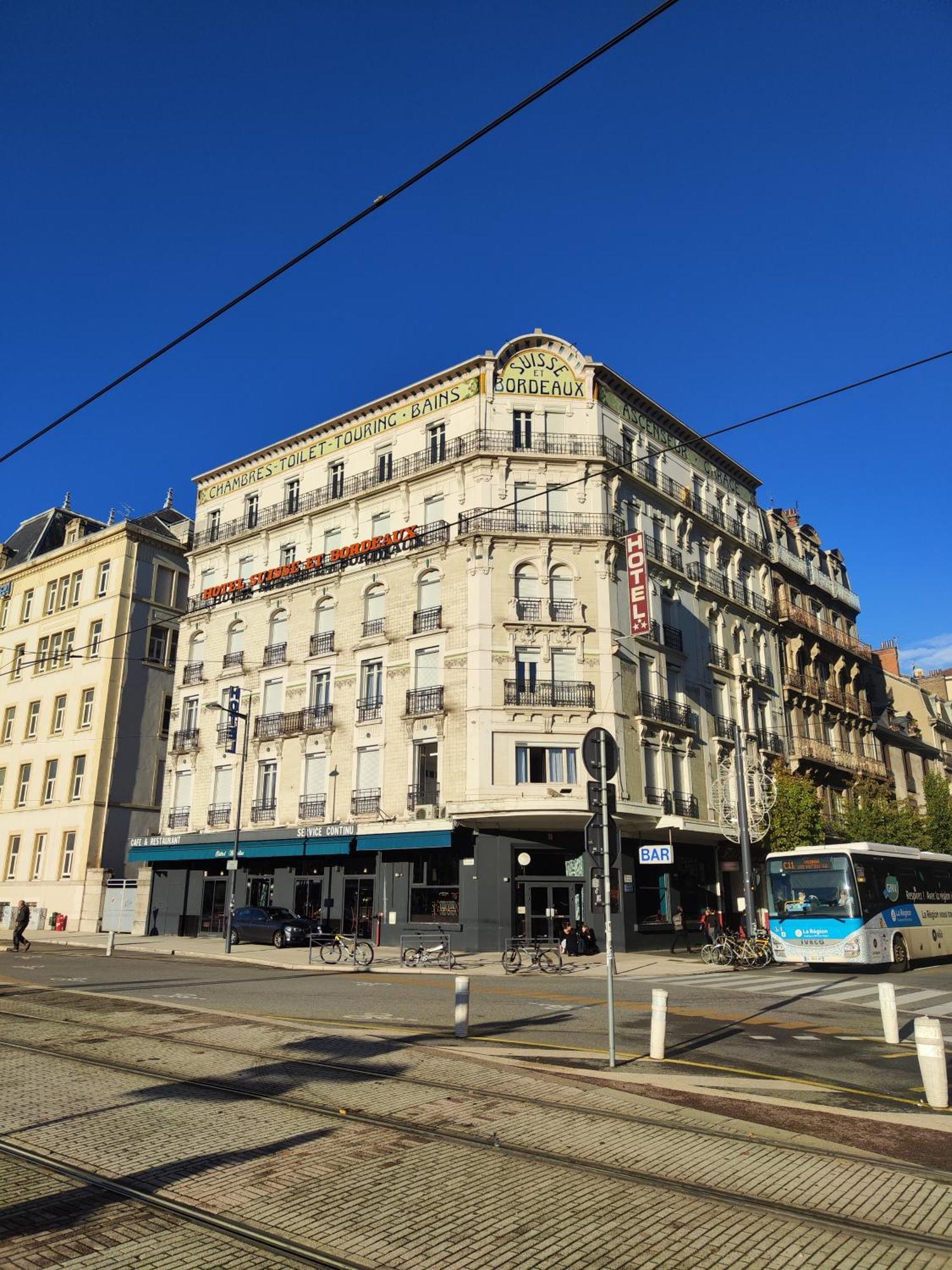 Campanile Grenoble Centre Gare Hotel Exterior foto